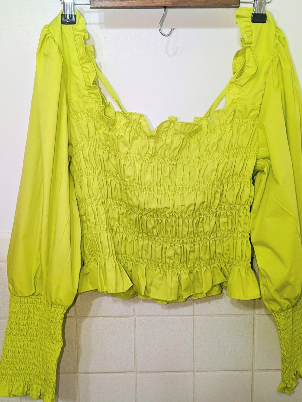 Women's L or XL Long-Sleeve Peplum Top With Puff Sleeves - Lime Green